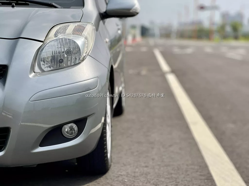 2010 TOYOTA YARIS G版