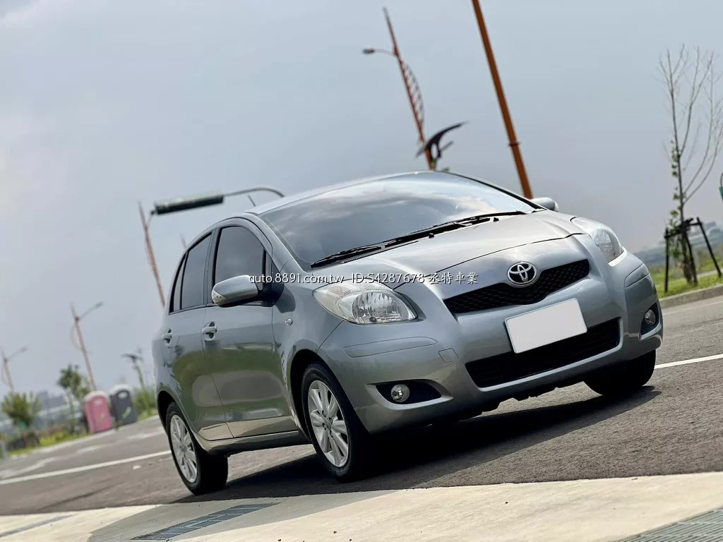 2010 TOYOTA YARIS G版