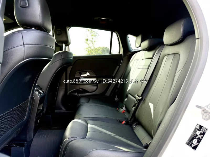 (電洽)M-Benz GLA 2021款 GLA200 白色