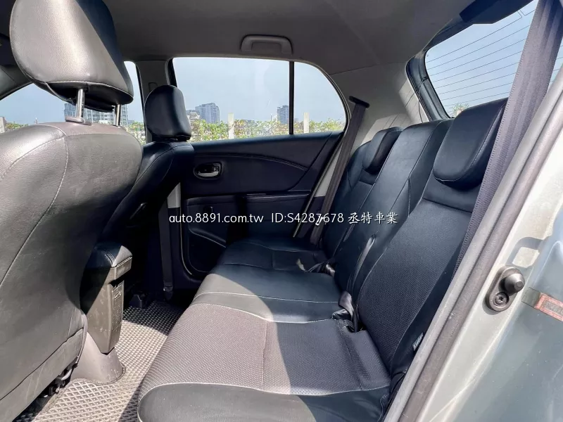 2010 TOYOTA YARIS G版