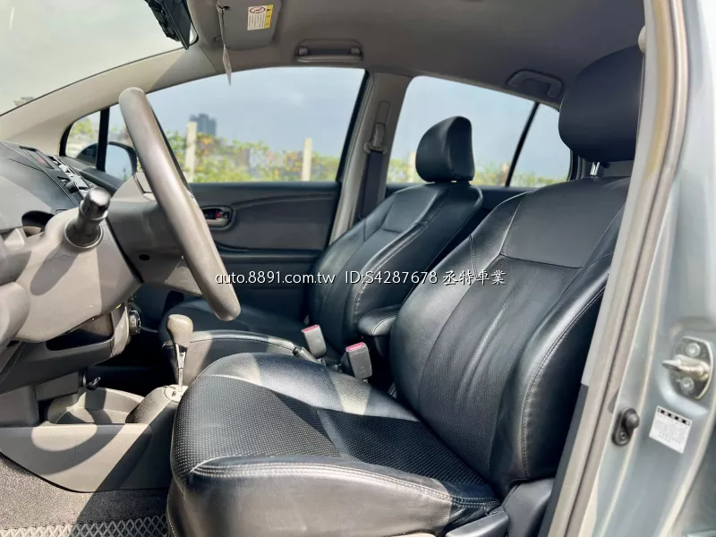 2010 TOYOTA YARIS G版