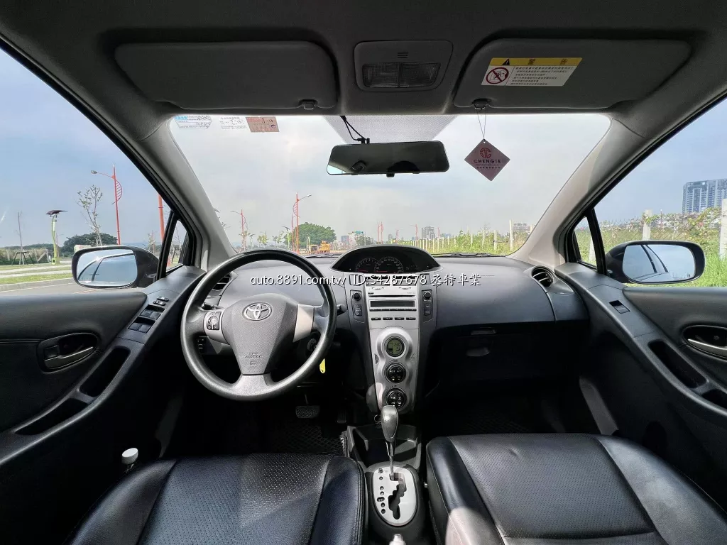 2010 TOYOTA YARIS G版