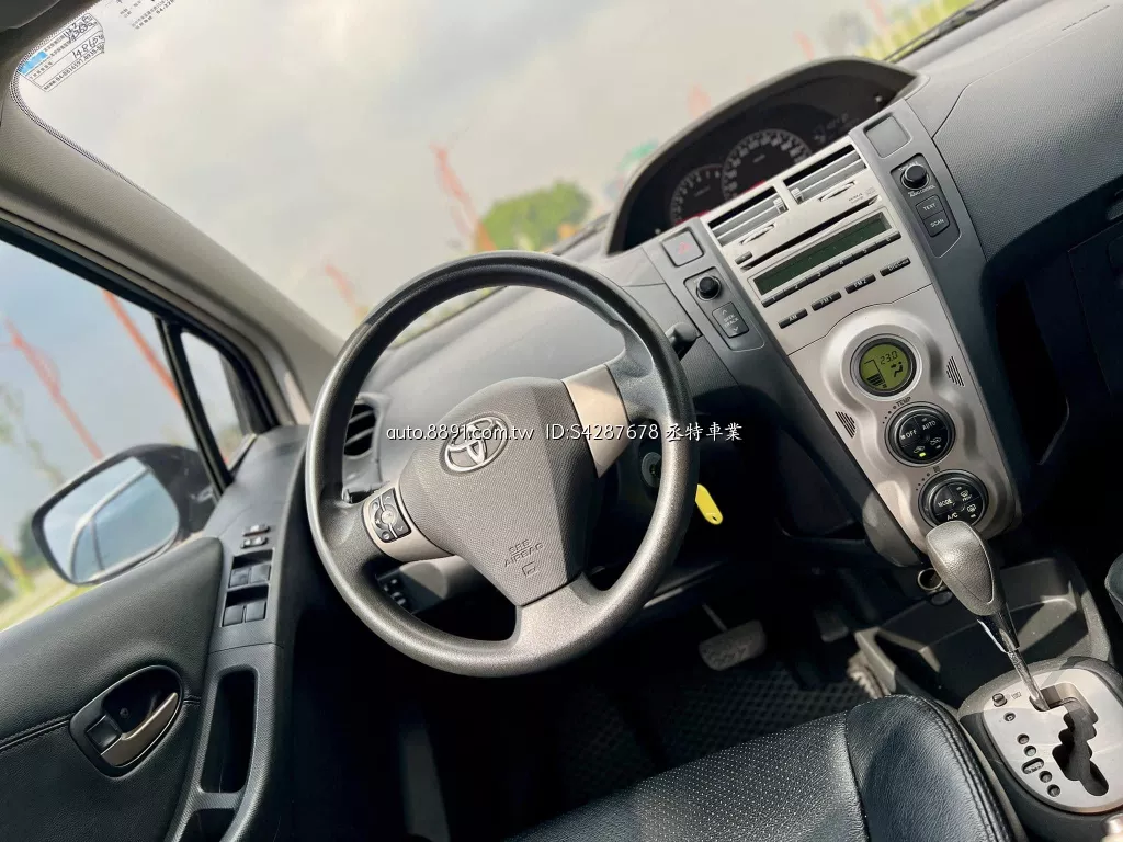 2010 TOYOTA YARIS G版