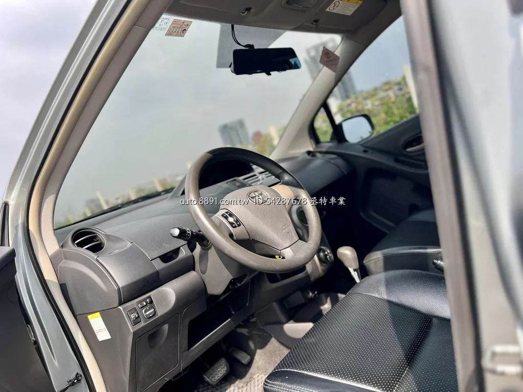 2010 TOYOTA YARIS G版