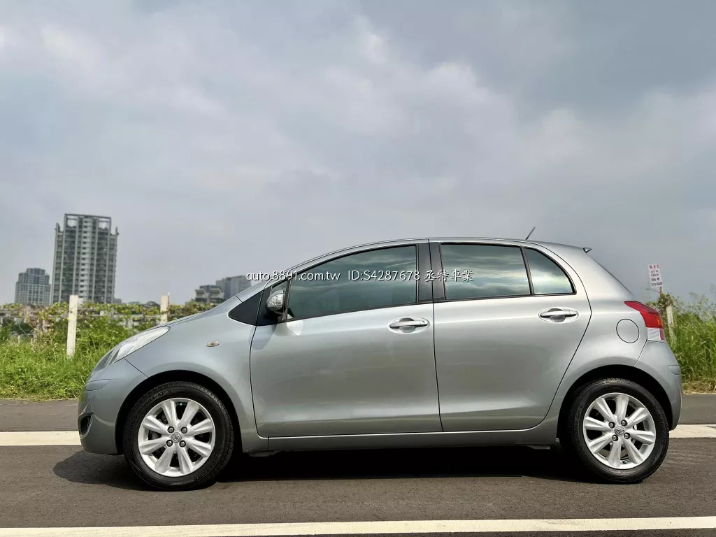 2010 TOYOTA YARIS G版