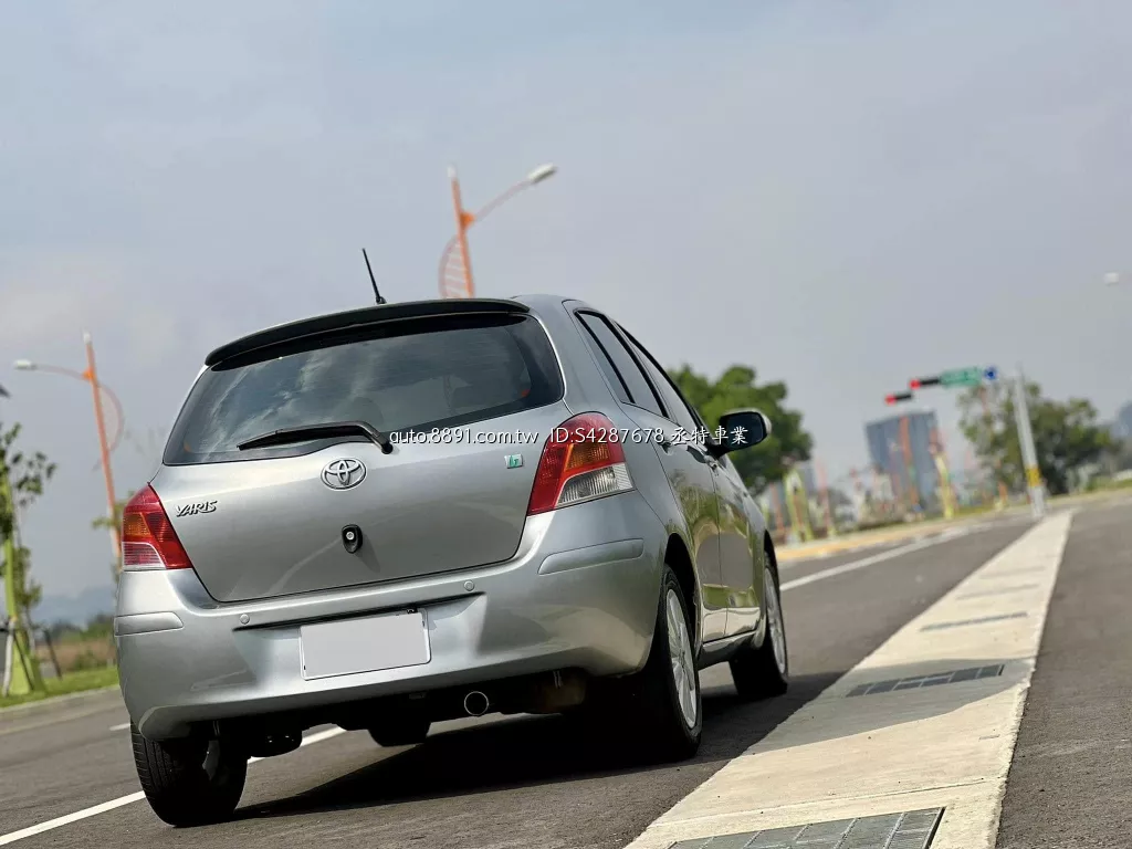 2010 TOYOTA YARIS G版