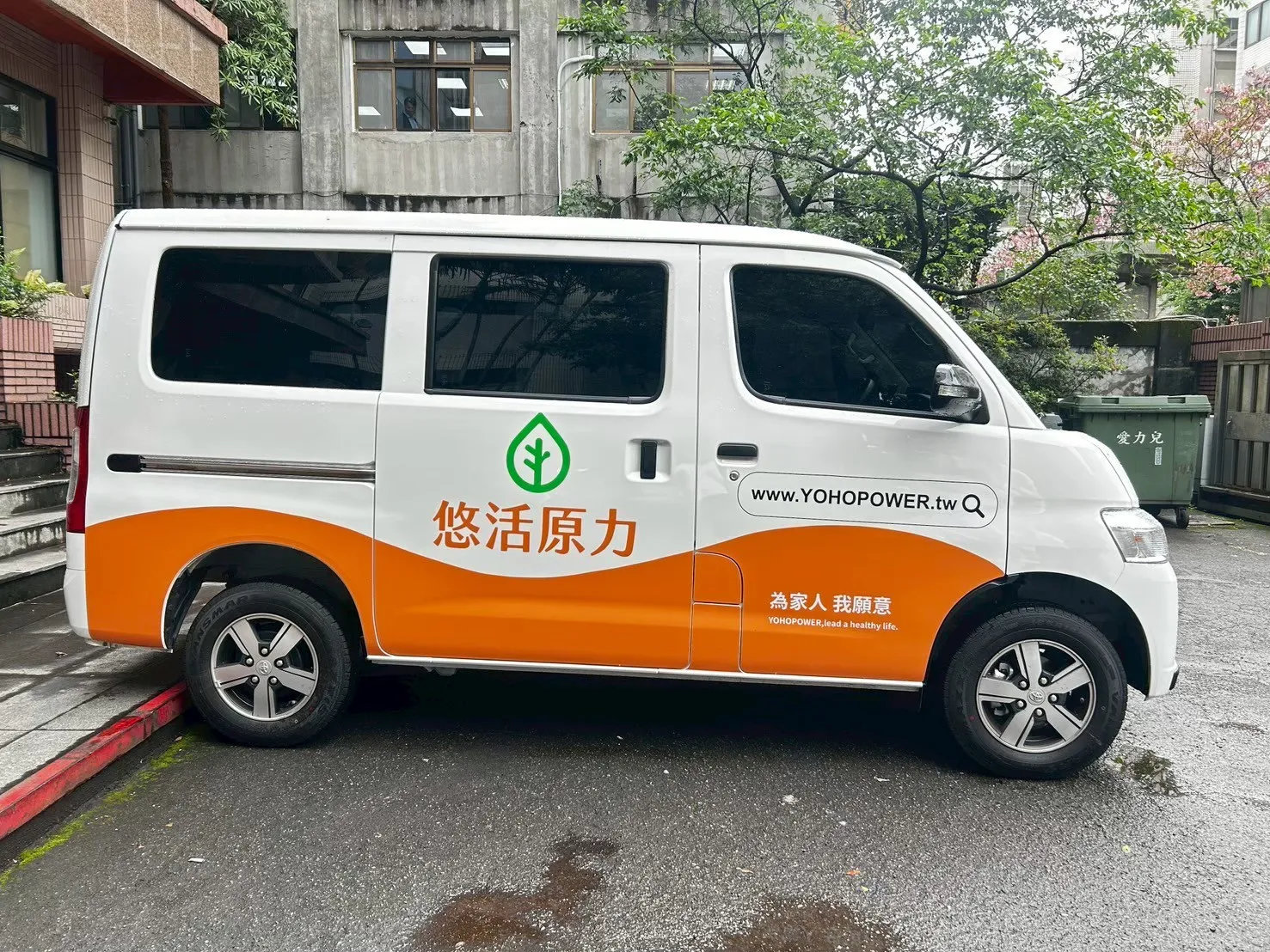 車體廣告