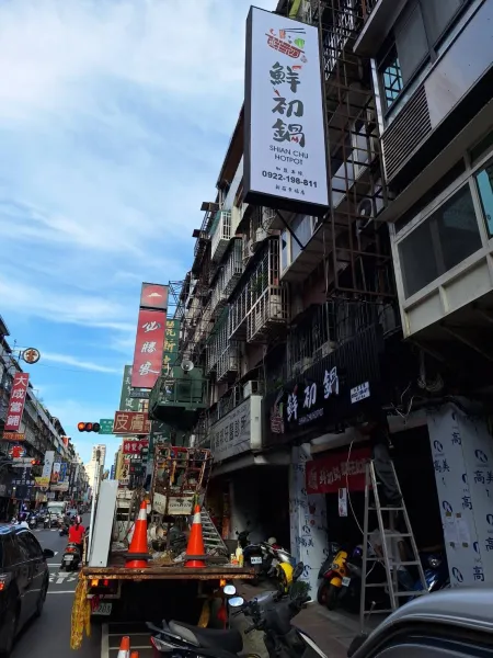 店家廣告刊版拆除
