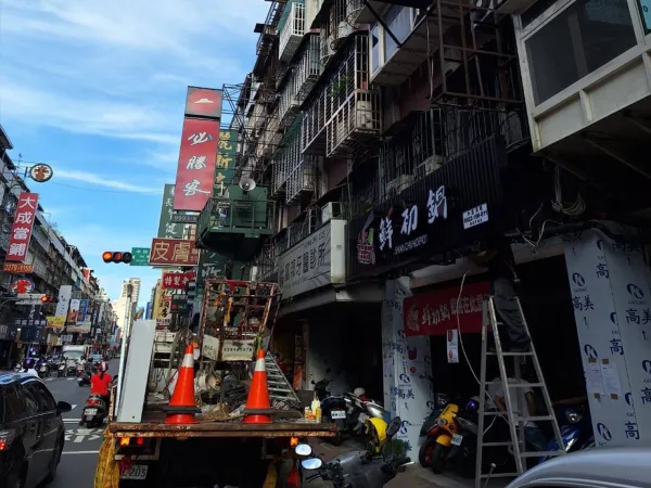 店家廣告刊版拆除