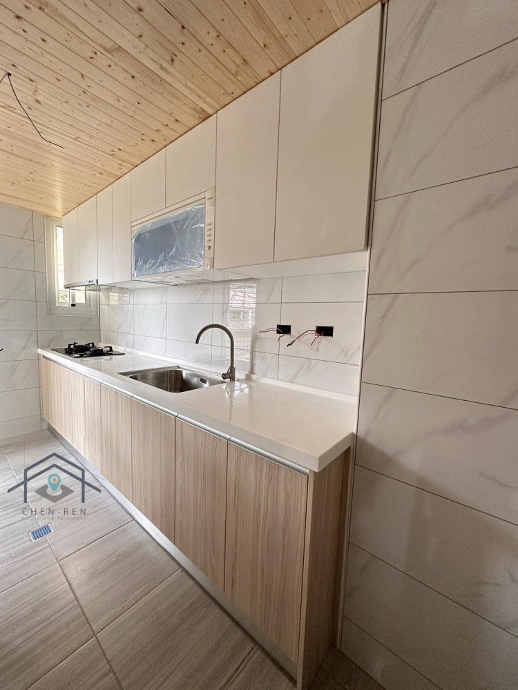 上片門片-防蟑白;下櫃門片-羅漢松