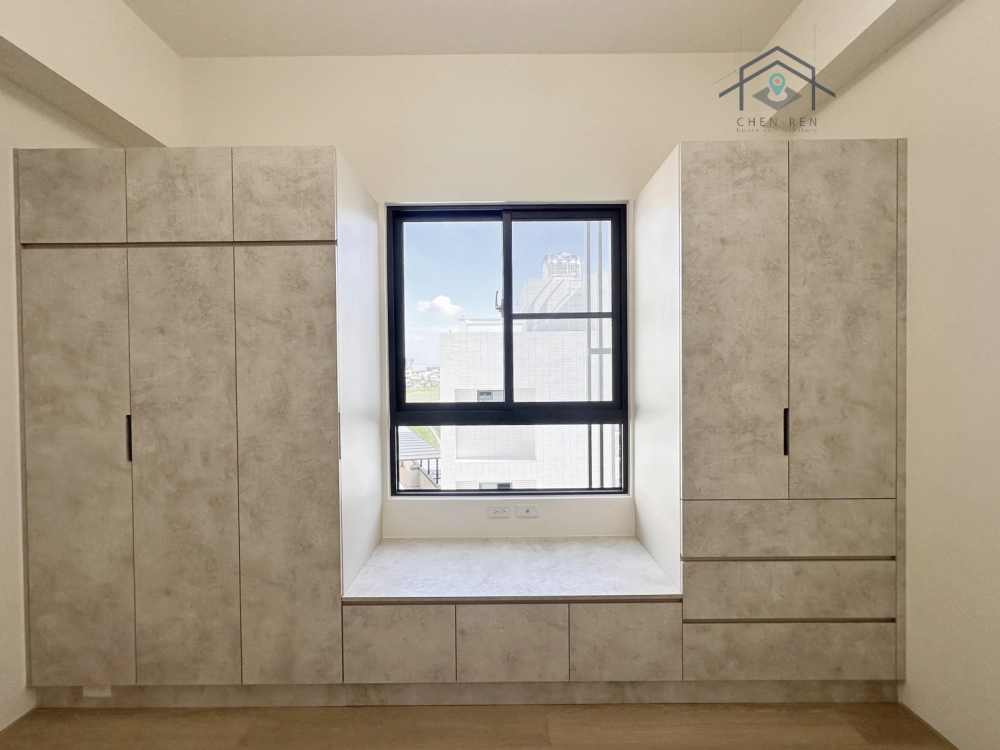 門片-舒曼特;櫃體-拉不拉多