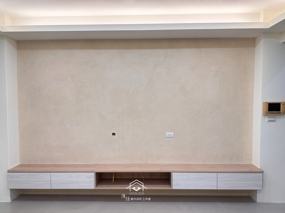 油漆-香草奶油;門片-洗白冰杉;櫃體-金橡木