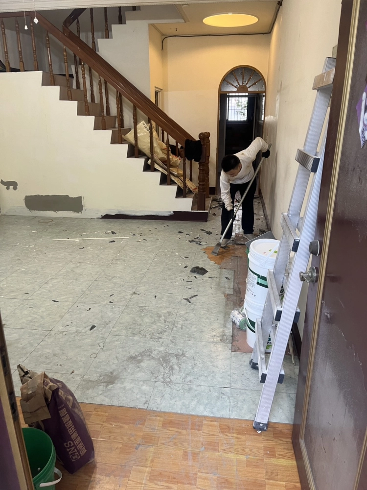 苑里除樹膠地板