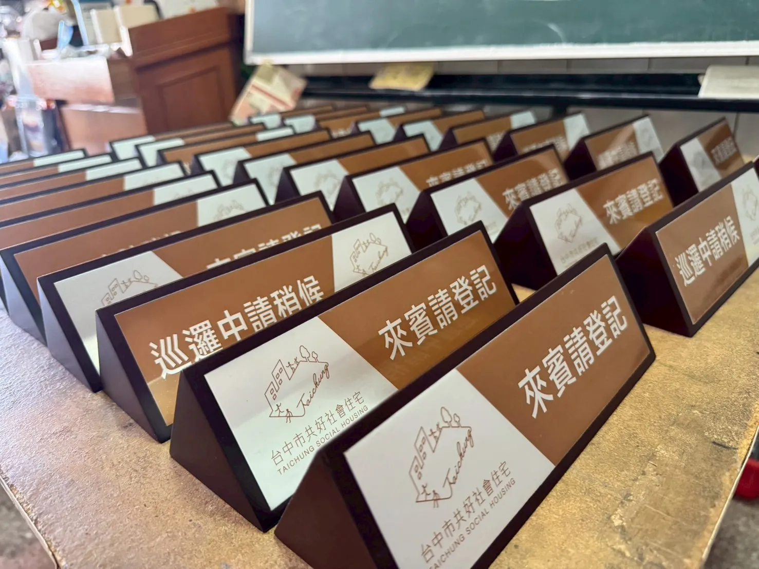 不銹鋼桌上立牌