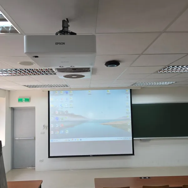 台北師大數學系-教室EPSON EB-L630U雷射投影機及電動布幕安裝採購