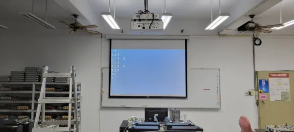 台北市大安高工-投影機及電動布幕安裝採購