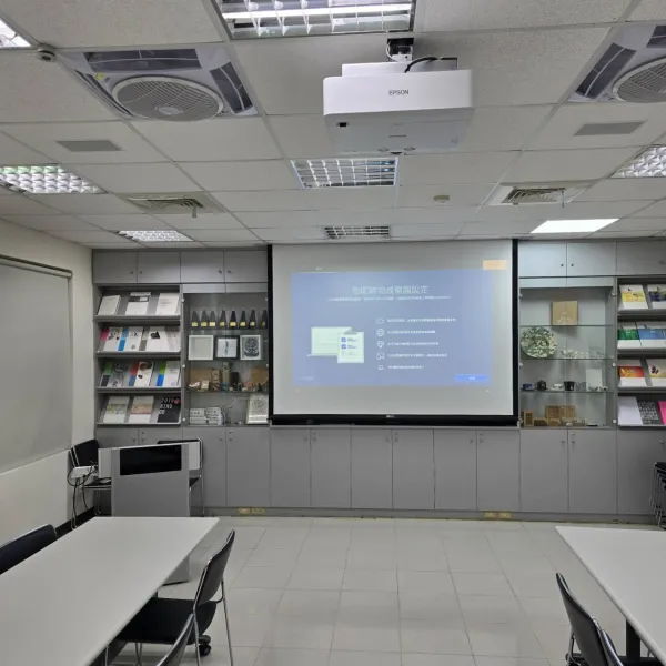台北師大設計系-投影機及布幕安裝採購