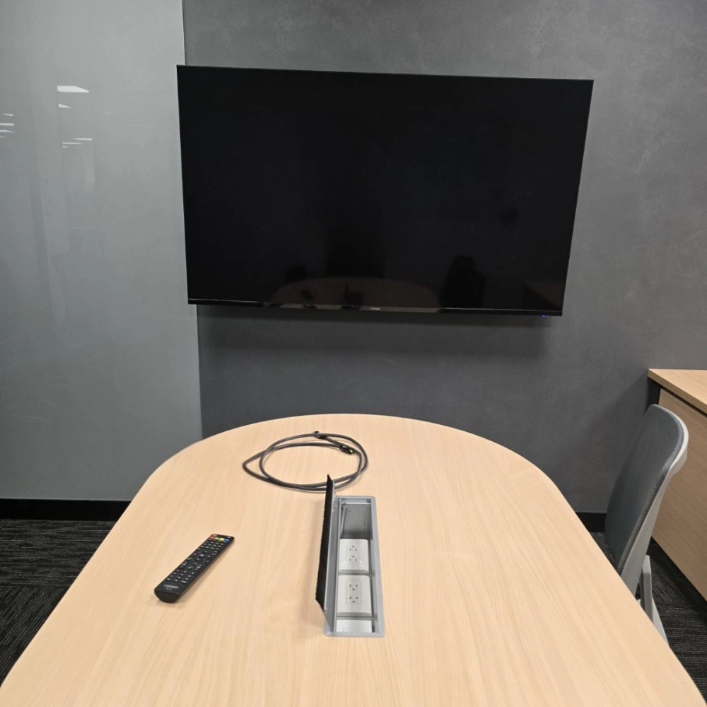 光寶科技會議室顯示器安裝及訊號佈線工程，採用高效整合方案，提升會議品質與操作便利性。
