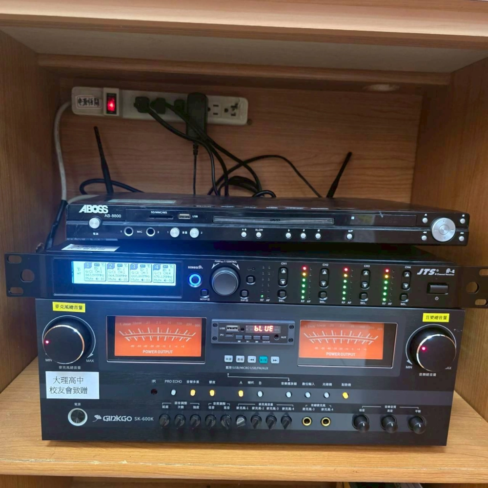 大理高中-校史室採購綜合擴大機及四頻道無線麥克風，全面提升演講與活動品質。