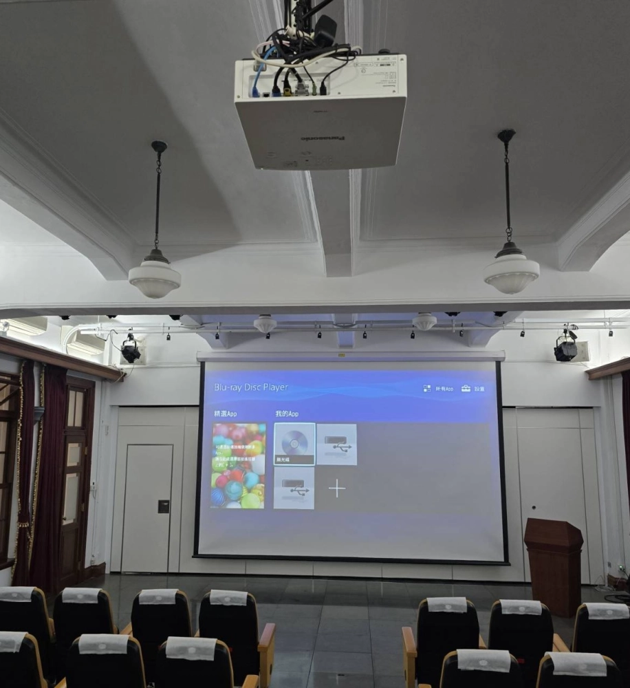 228基金會-展演廳完成 PANASONIC 雷射投影機採購與安裝工程，全面提升場域影像品質與展演效果。此次採購高亮度、高穩定性的雷射投影設備，提供更細緻的畫面呈現與更靈活的多媒體應用能力。