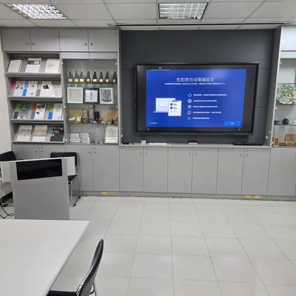 台北師大設計系-教室SASMSUNG 三星 85吋大型互動式商用顯示器採購安裝