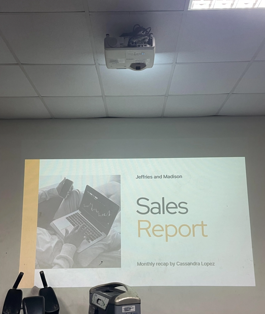 海山高中重訓室完成短焦投影機安裝，有效提升視覺體驗。