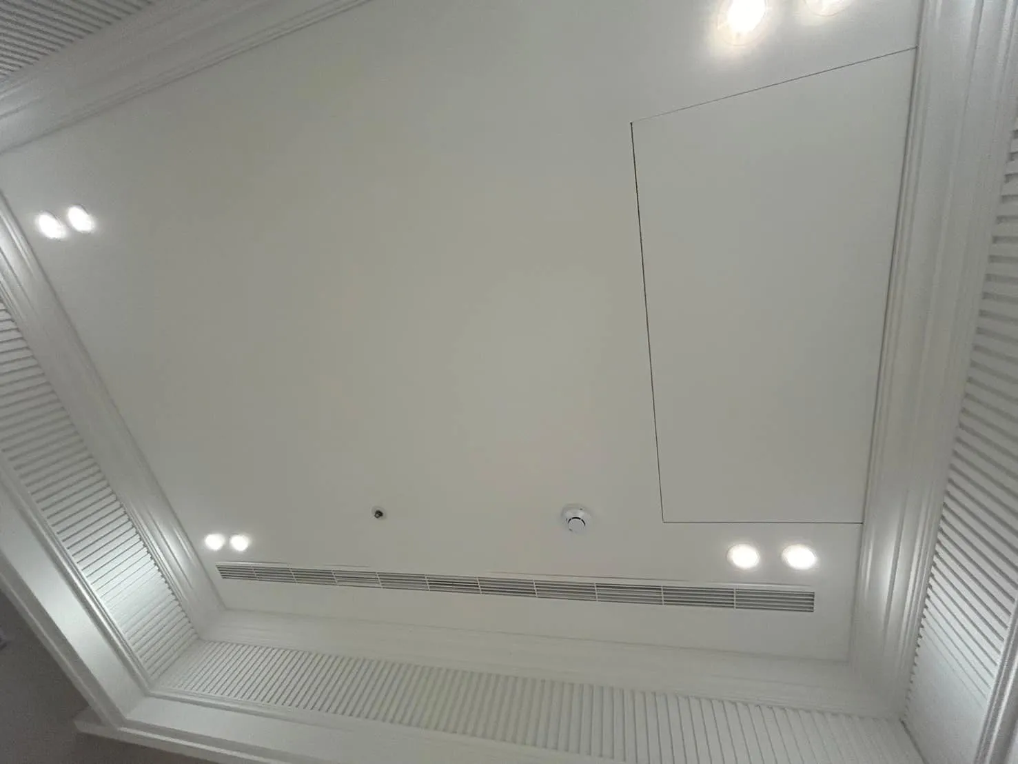 新店區新成屋 日立多聯吊隱式冷氣安裝完工