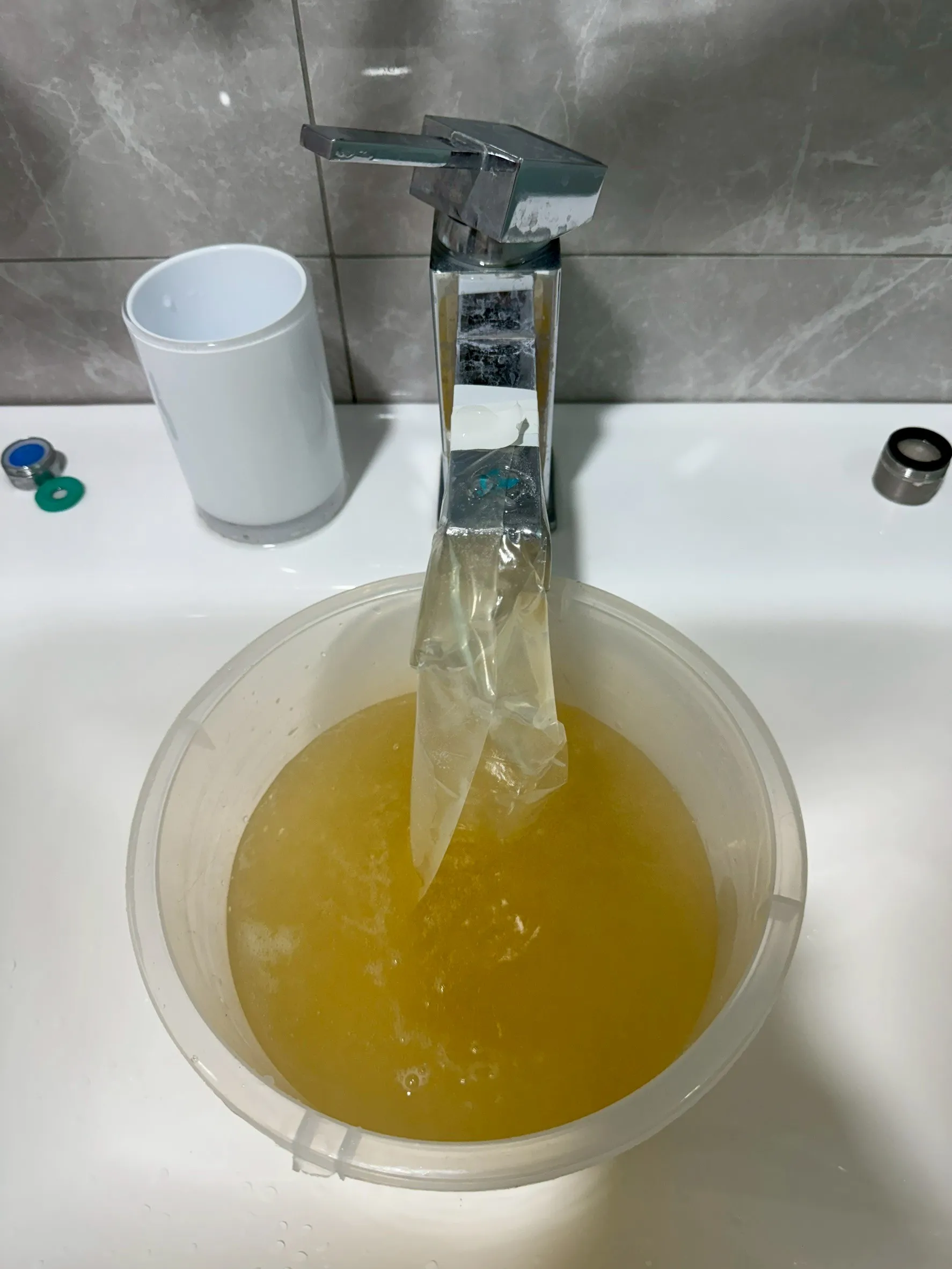 台中鄭小姐公寓水管一廚兩衛浴 熱水忽冷忽熱