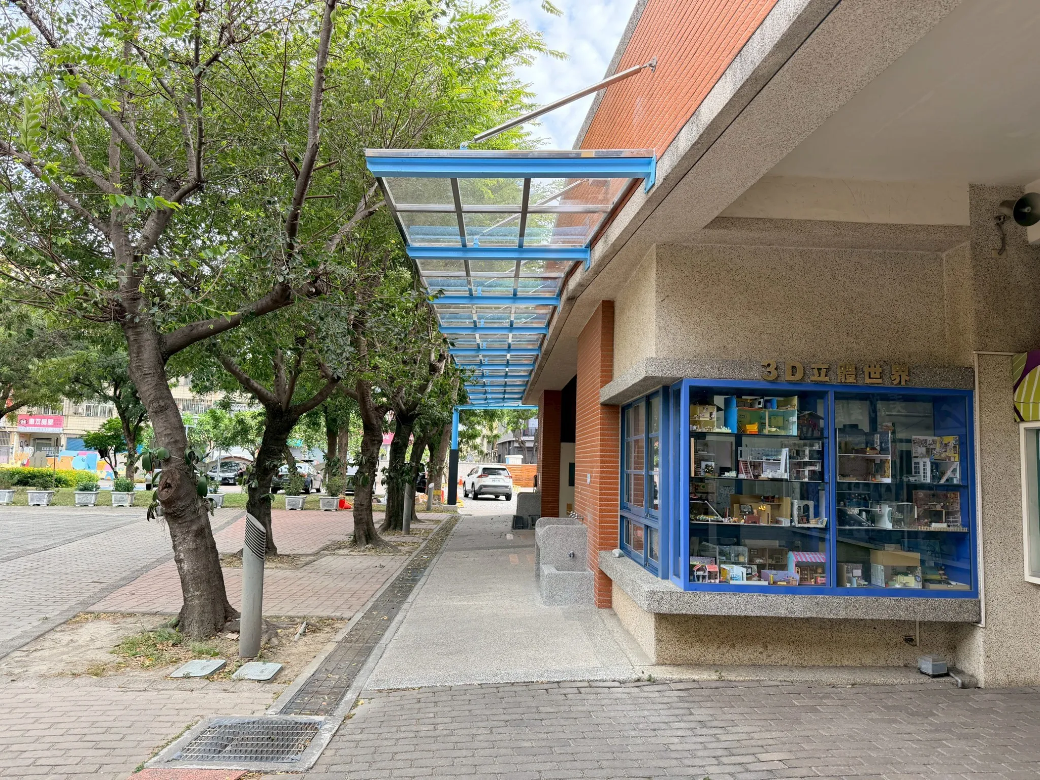 湖北國小｜遮雨設施採光罩及洗手台工程｜校園採光罩、遮雨棚工程、鋼構工程、洗手台更新、花崗石洗手台、校園改善工程、公共設施工程、學校基礎建設