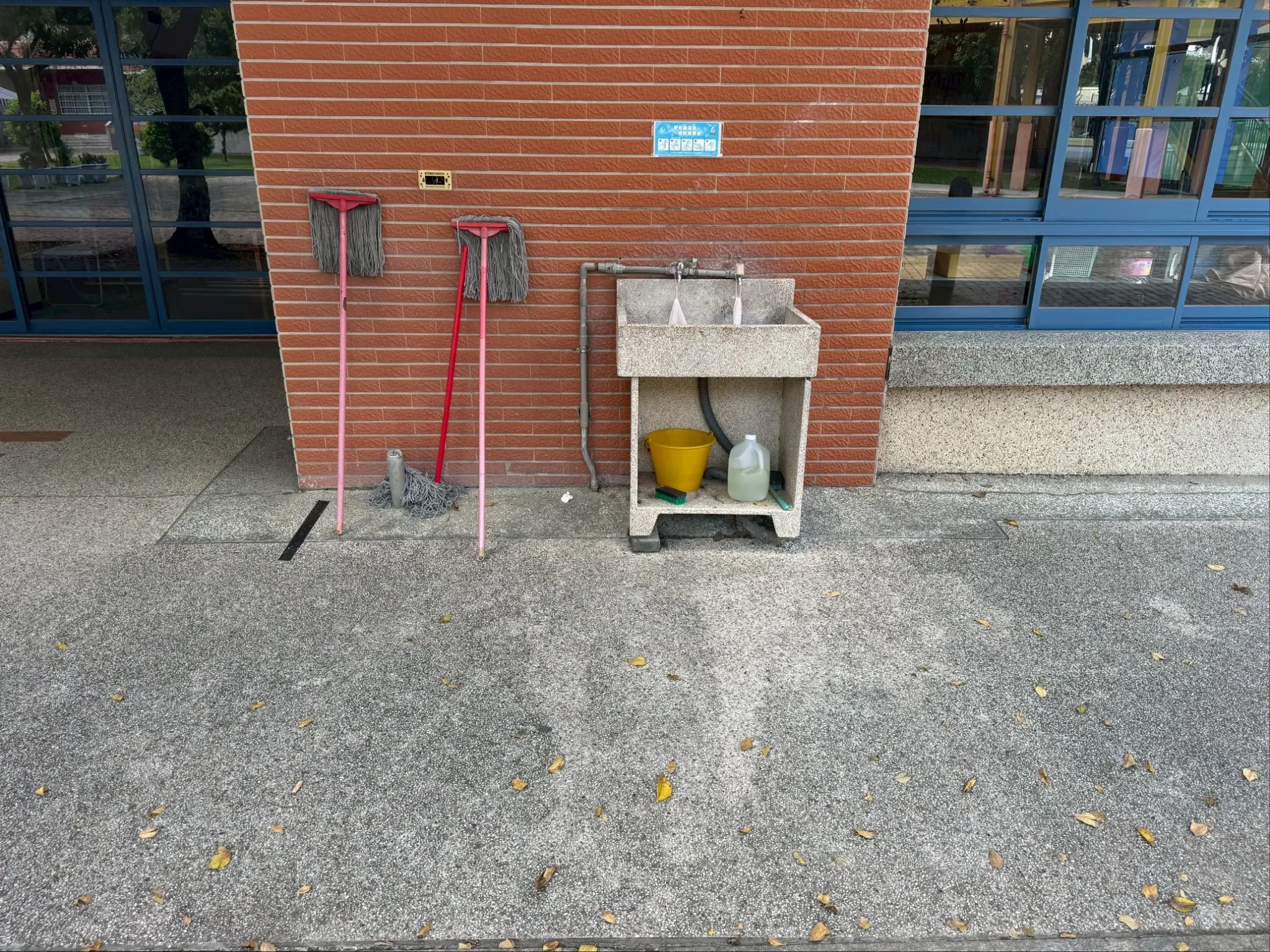 施工前校園走廊現況