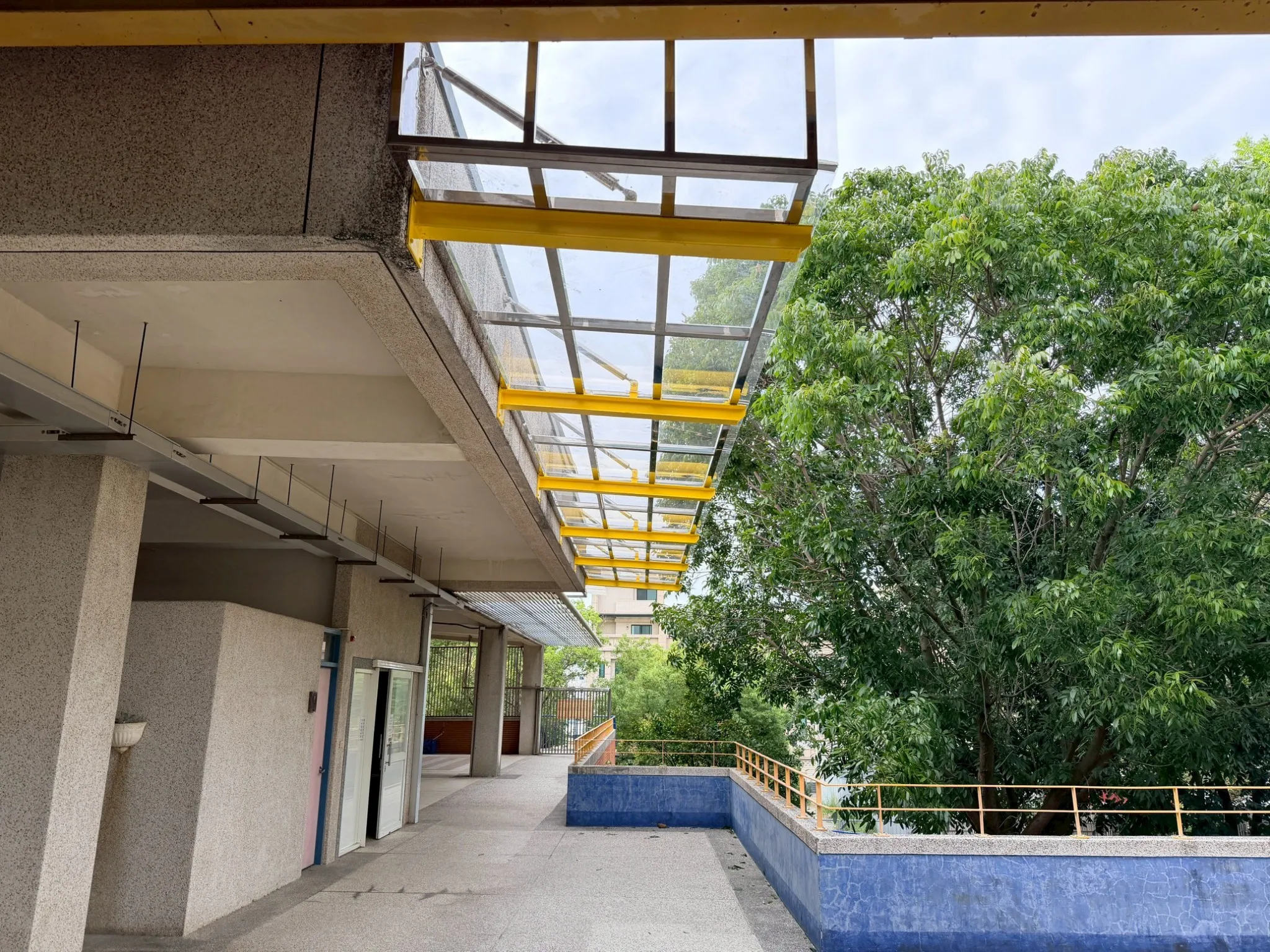 完工後校園走廊