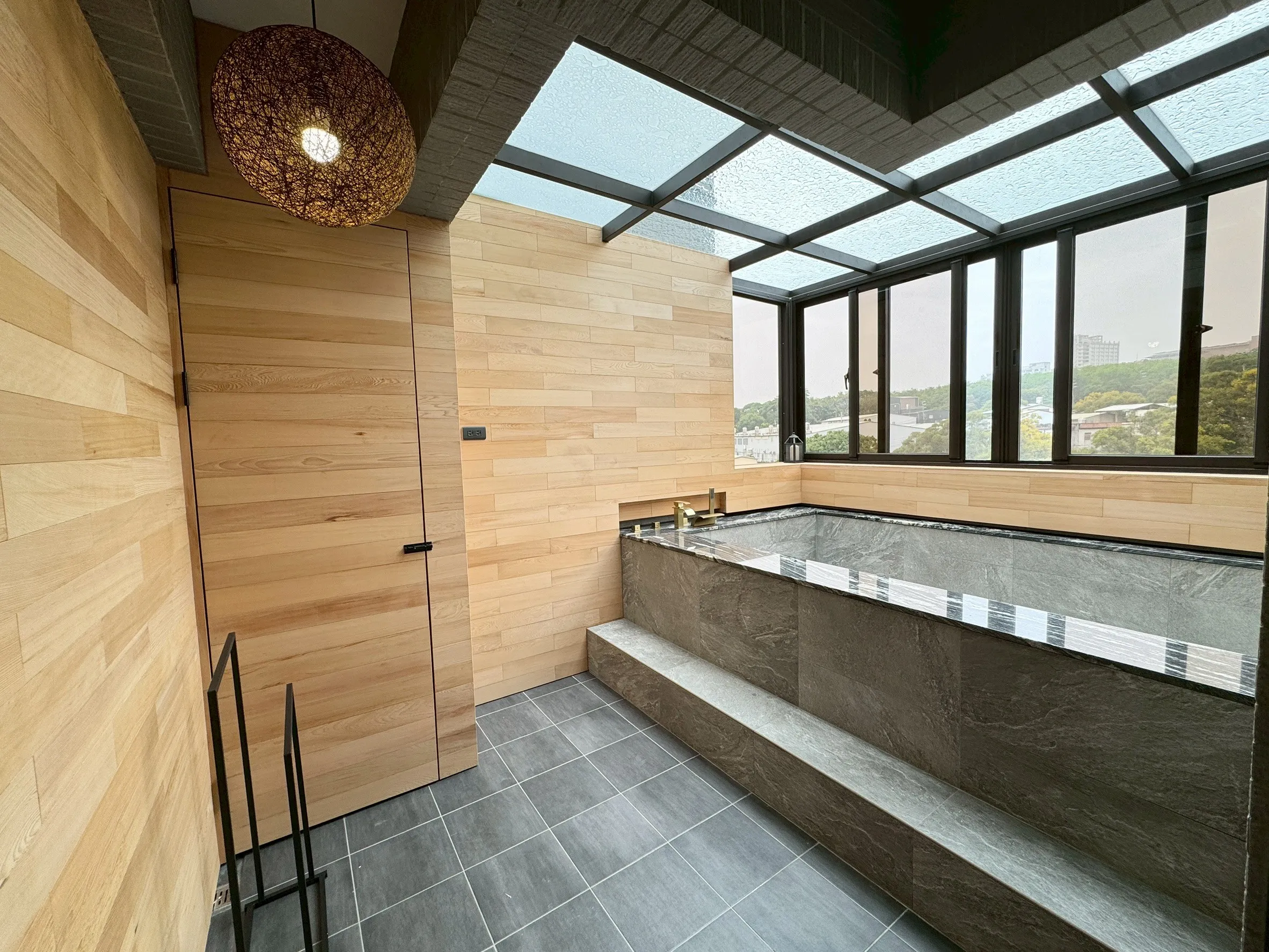 完工燈具氛圍