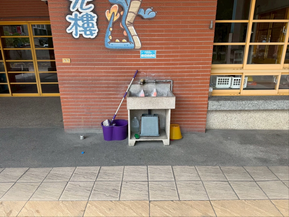 湖北國小<br />採光罩工程、洗手台改善工程