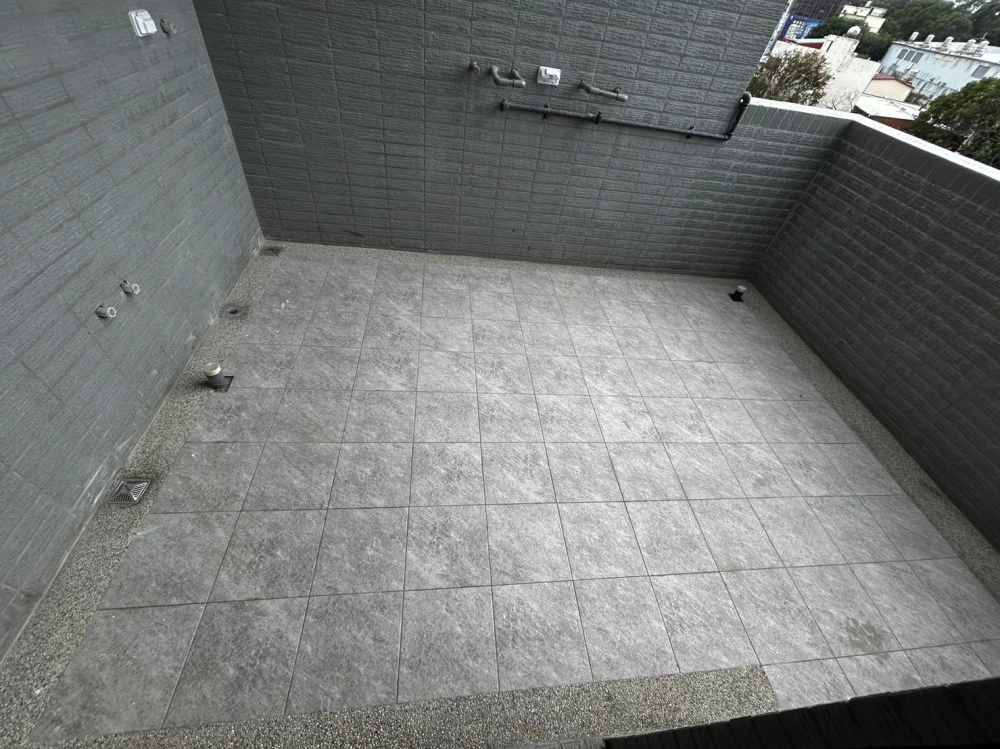 台中南屯露台改造工程,戶外溫泉浴缸施工前地坪整平與防水工程