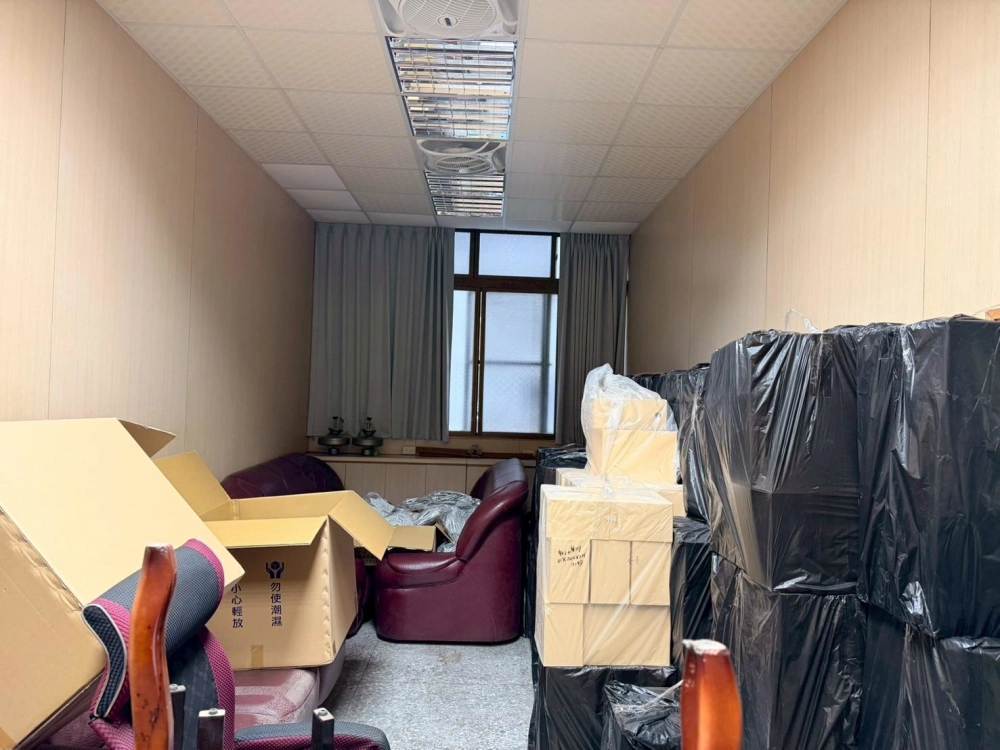 辦公室裝修<br />檔案櫃與地坪更新工程