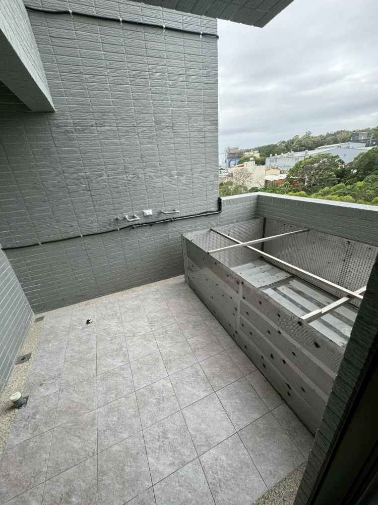 南屯仰德大道露台溫泉池體施工,不鏽鋼結構與防水施作工程