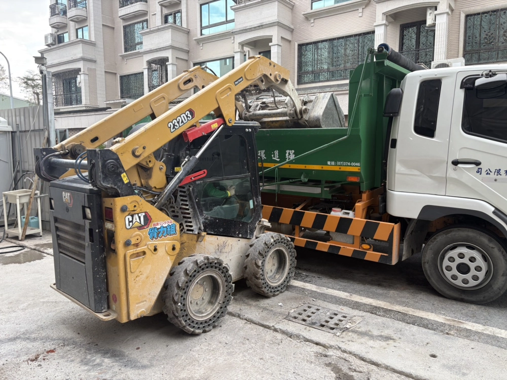 廢棄物清運-高雄鳳山鳳翔段透天案