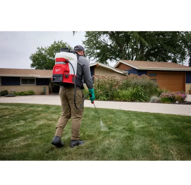 M18™ 鋰電背負式15L化學藥箱 M18 BBPFP2-CST