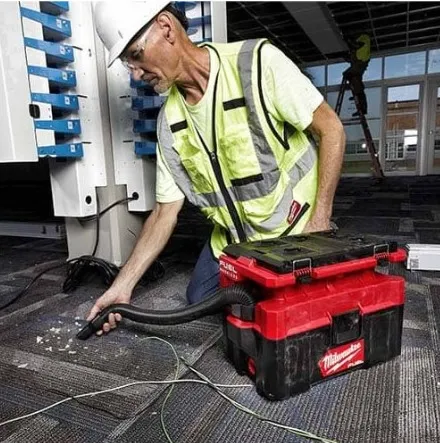 M18 FUEL™ 鋰電無碳刷配套乾濕兩用吸塵器 M18 FPOVCL-0