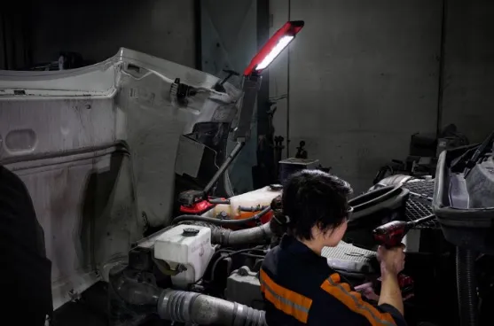 M18 FUEL™ 鋰電底盤探照燈 M18 ABL-0