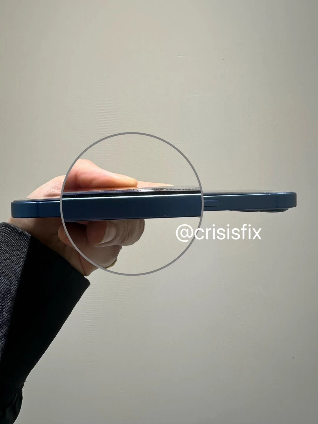 iPhone 13 電池膨脹危險信號！專業現場更換與安全檢測｜台北蘋果手機維修｜中和蘋果手機維修
