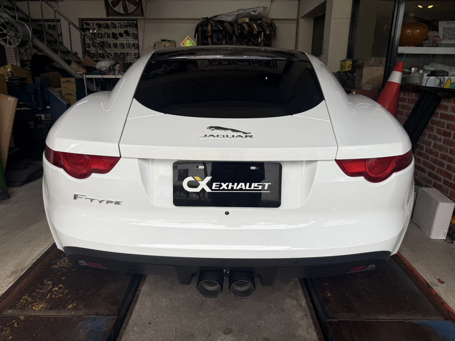 Jaguar F-Type 3.0T 中尾段閥門