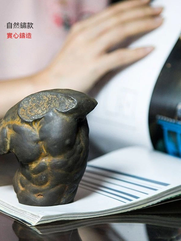 新古典雕塑藝術擺飾 書鎮 家居客廳電視櫃桌面小擺件 鐵粉合成樹脂裝飾品 軟裝優選 台灣出貨