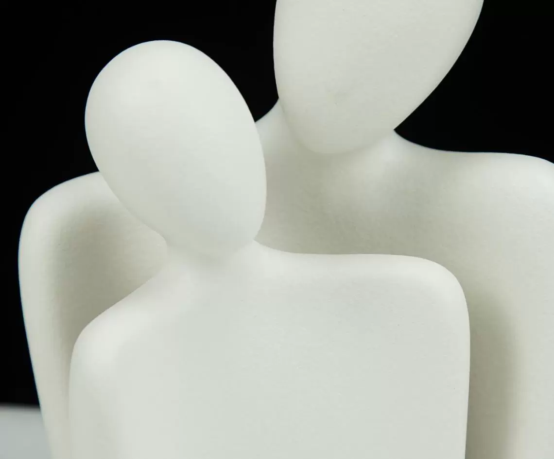 現代簡約樹脂情侶藝術擺件客廳電視櫃玄關臥室書桌樣板房軟裝飾品