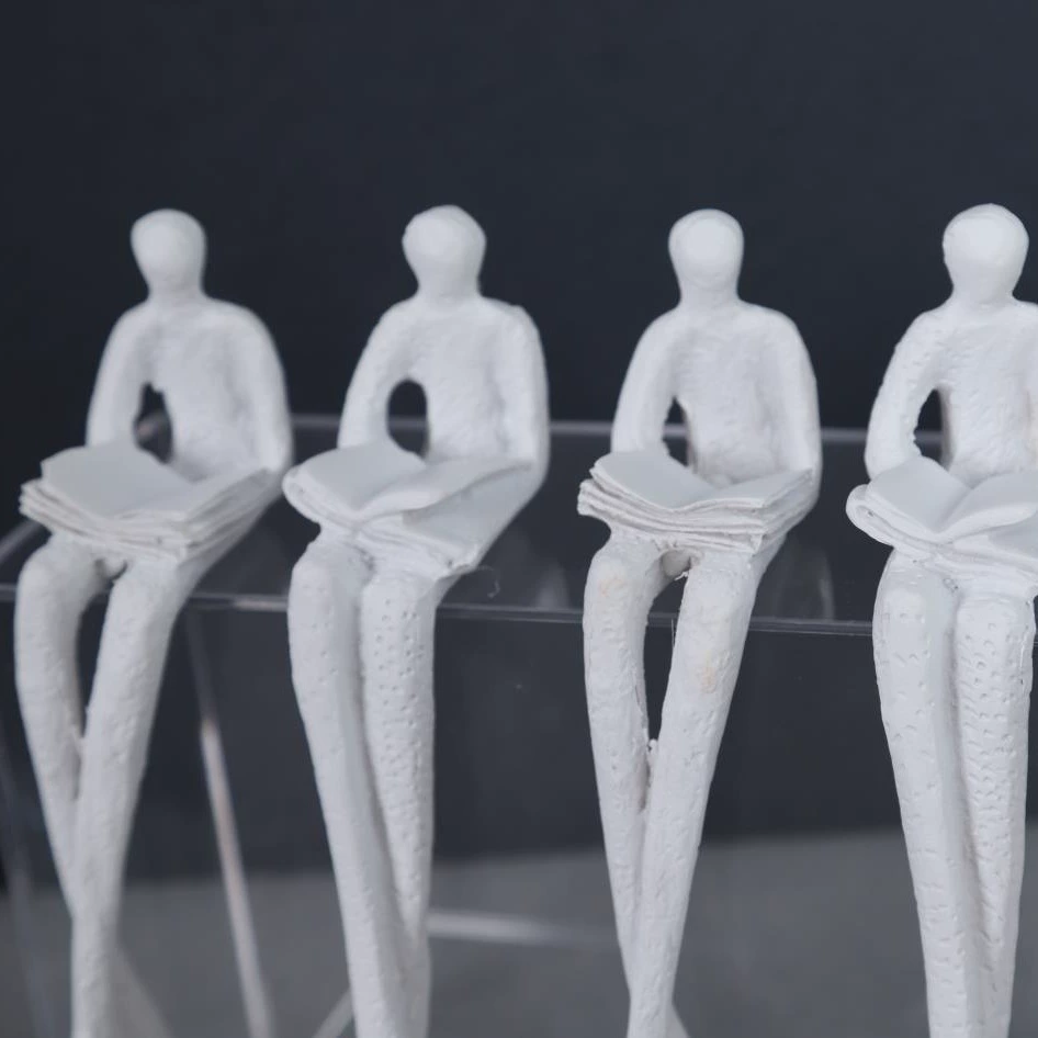 閱讀讀書輕奢幾何現代樣板房書房書櫃看書小人擺件飄客廳軟裝飾品