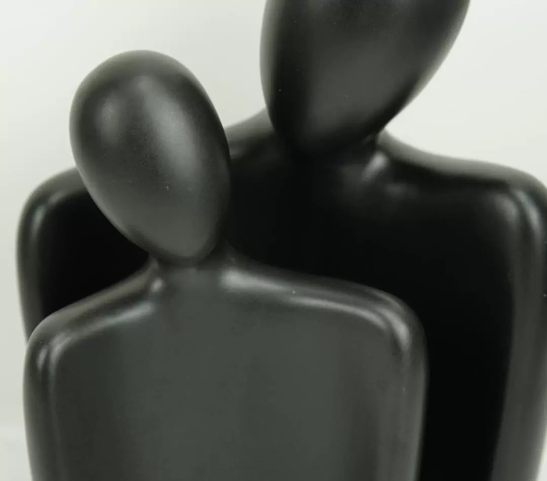 現代簡約樹脂情侶藝術擺件客廳電視櫃玄關臥室書桌樣板房軟裝飾品