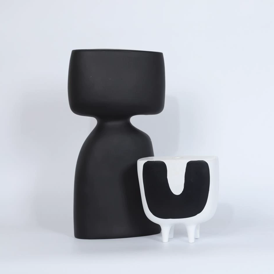 現代簡約黑白幾何裝飾擺件北歐樣板房樹脂抽象人物雕塑異形插花器