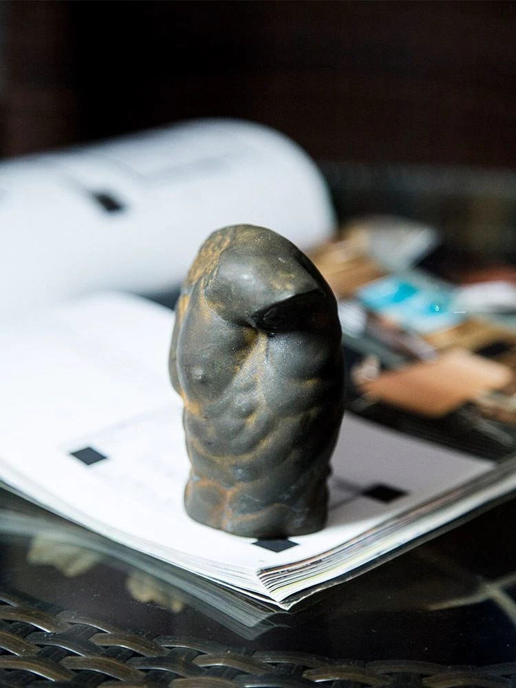 新古典雕塑藝術擺飾 書鎮 家居客廳電視櫃桌面小擺件 鐵粉合成樹脂裝飾品 軟裝優選 台灣出貨