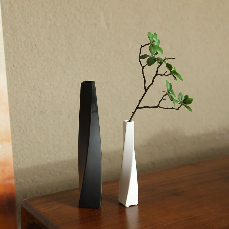 Ins簡約風 幾何旋轉黑白陶瓷花瓶 乾花插花器 檯面轉角軟裝飾品擺飾 台灣出貨