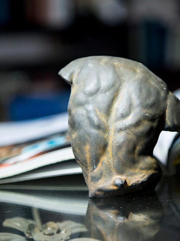 新古典雕塑藝術擺飾 書鎮 家居客廳電視櫃桌面小擺件 鐵粉合成樹脂裝飾品 軟裝優選 台灣出貨